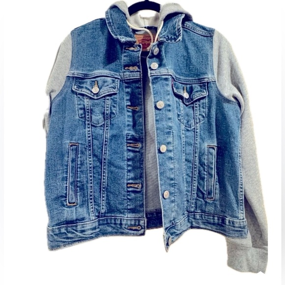 Levi's Jackets & Blazers - Women’s Levi’s Hybrid Denim Jacket. Size L. NWOT